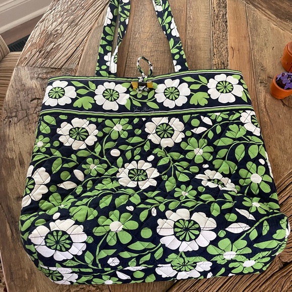 Vera Bradley Tote Excellent Condition - Picture 1 of 5